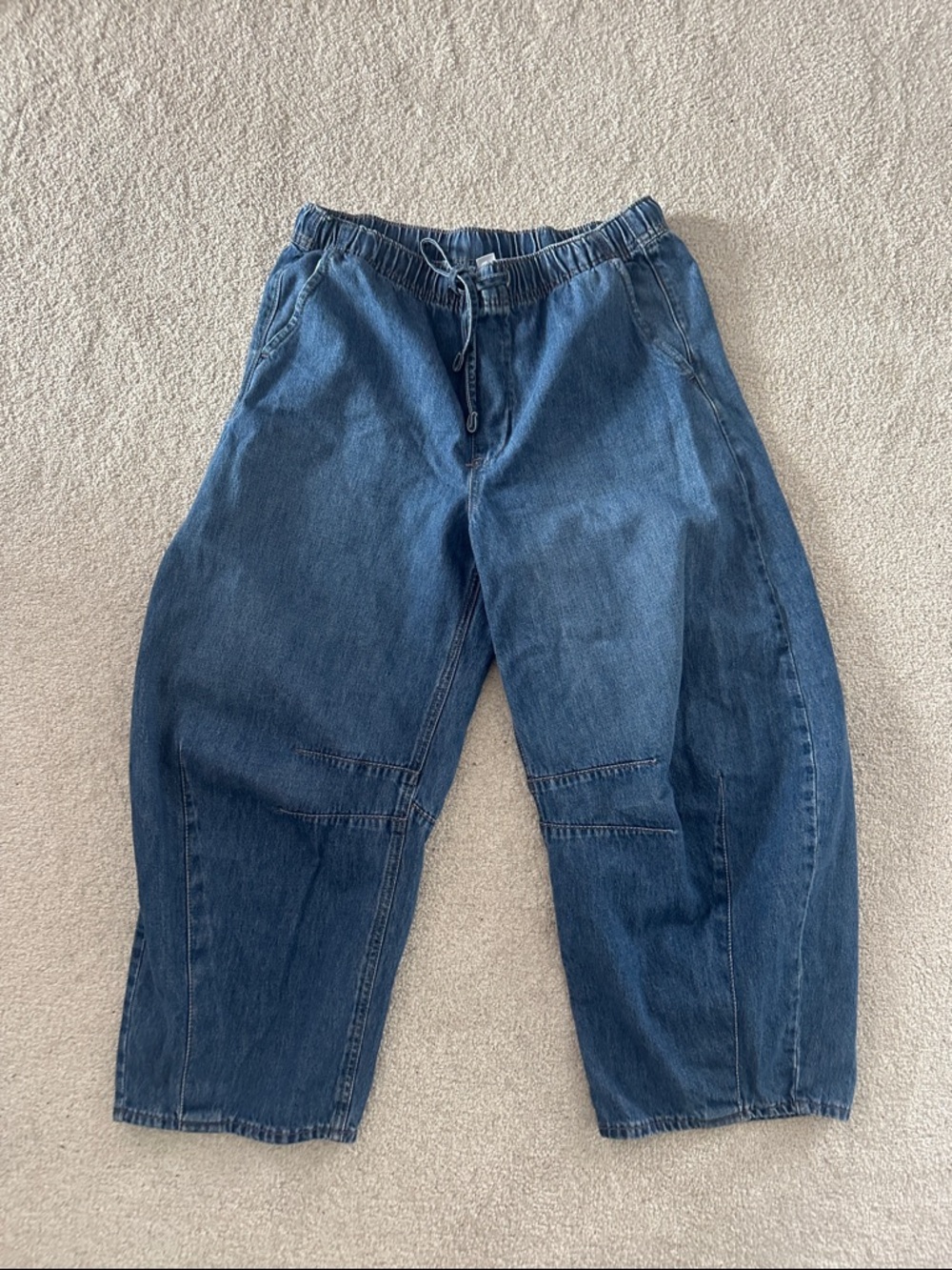 OLD NAVY High Waisted Pull-On Barrel Jeans in Medium Wash - Picture 2 of 5